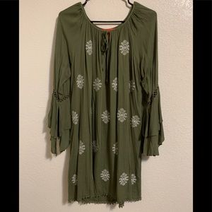 Chelsea & Violet Bell sleeve dress